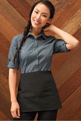 Lyhyt kolmitaskuinen essu