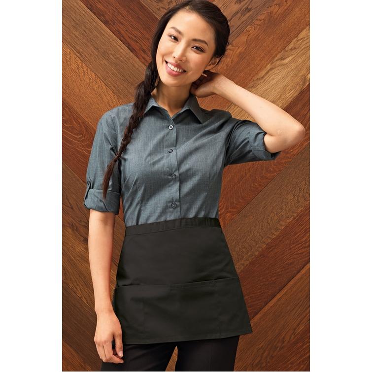 Lyhyt kolmitaskuinen essu